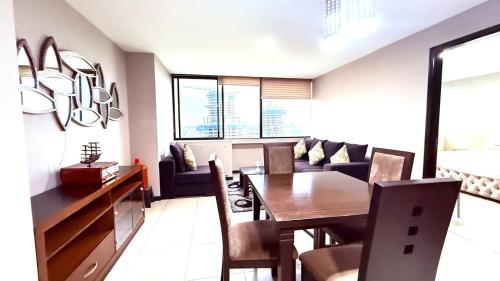 Φωτογραφία από το άλμπουμ του Bellini 3 suite de lujo, piso 5, piscina, gym, wiffi, 1 parqueadero στο Γουαγιακίλ