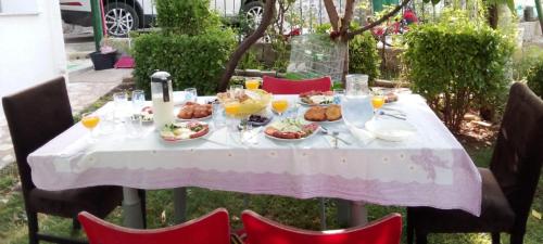 a table with plates of food on it at Vila Ansi Klean in Udënisht