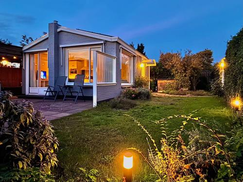 a small house in a garden at night at Vakantie-Ouddorp in Ouddorp
