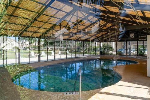 Πισίνα στο ή κοντά στο Bay Tree cozy 2BR condo on the ground floor