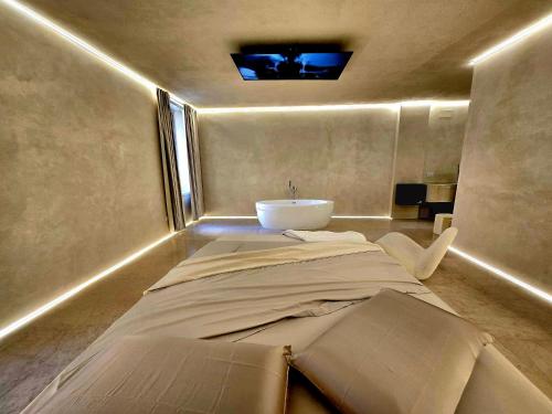 DUNE at Spanish Steps Luxury Apartment-Suite photo 11