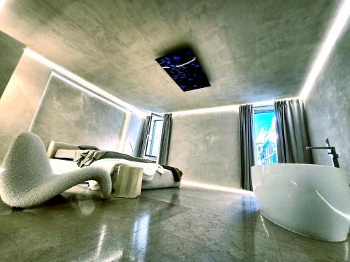 DUNE at Spanish Steps Luxury Apartment-Suite photo 10