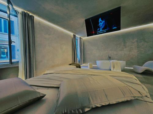 DUNE at Spanish Steps Luxury Apartment-Suite photo 28