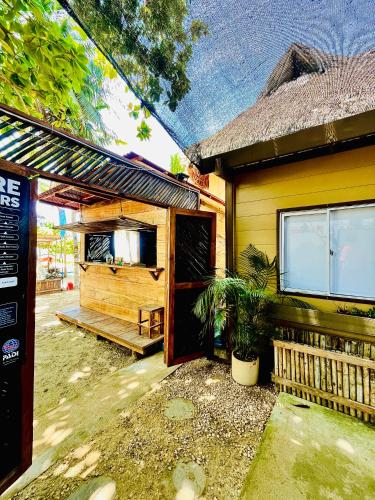 a small house with a porch and a patio at Aquarius Diving Club y Cabañas in Rincón