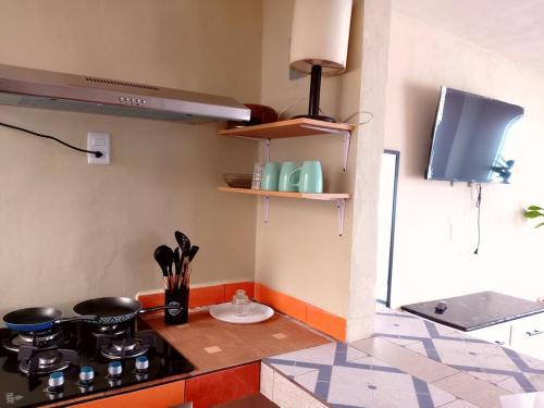 a kitchen with a stove and a counter top at Lindo departamento in Toluca