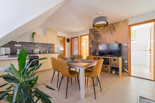 Dapur atau dapur kecil di Varga Apartman