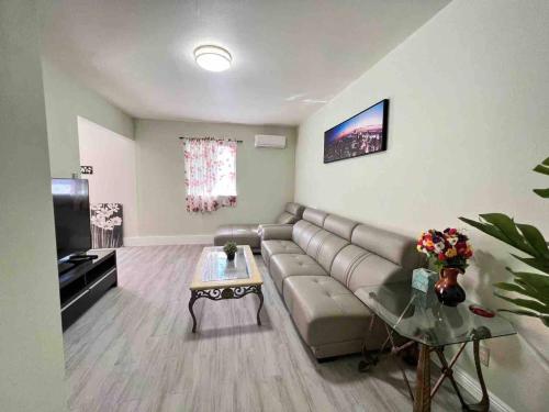 Et tv og/eller underholdning på Hacienda New Remodeled 17miles-Disney