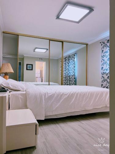 Postel nebo postele na pokoji v ubytování Rowland HTS new remodeled house,15miles to Disney