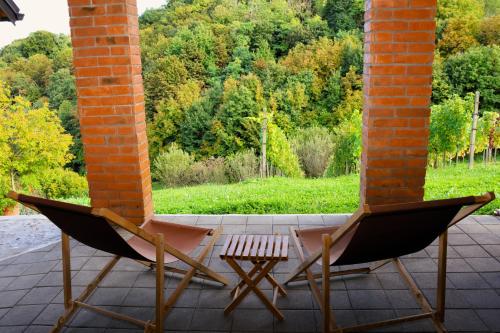 two chairs and a table on a patio with a view at Ruralna kuća za odmor Brezanka, Zagrebačka ulica 21 Gornja Stubica in Gornja Stubica