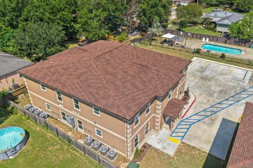 an overhead view of a house with a swimming pool at Beaujolais Villas 