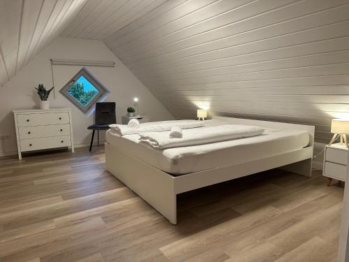 a bedroom with a large bed in a attic at Perfekt für 6-8! Küche Parkplätze Flughafen in Hallbergmoos