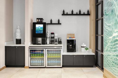 Set per la preparazione di tè e caffè presso Boca Raton Marriott at Boca Center