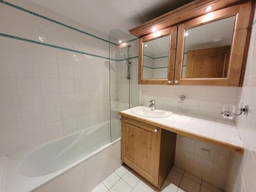 Ένα μπάνιο στο Très bel appartement à Serre Chevalier à proximité des pistes et des commerces