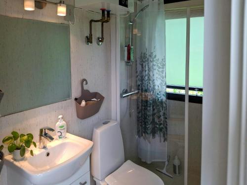 Un baño de Beach House Near Reersø