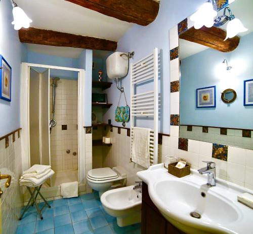 Et badeværelse på B&B Palazzo Solimena