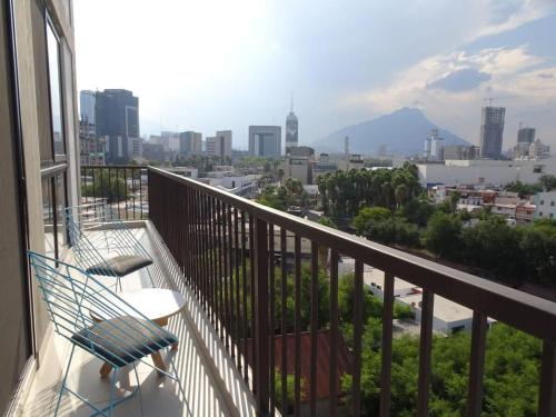 Un balcón o terraza de Cozy loft equipped with incredible views for 2