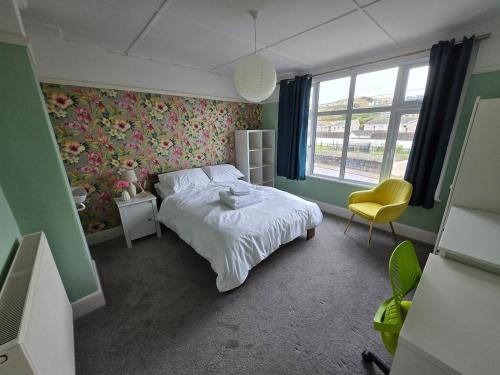 Ένα ή περισσότερα κρεβάτια σε δωμάτιο στο Lowenek House