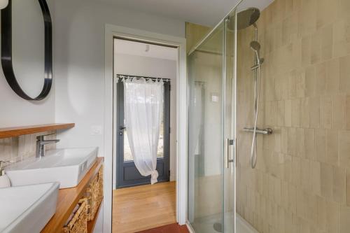 Koupelna v ubytování Le Petit Eden - Longère normande au cœur des champs