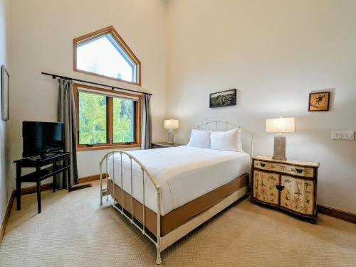 Postel nebo postele na pokoji v ubytování Chateaux DuMont 2702 by SummitCove Lodging