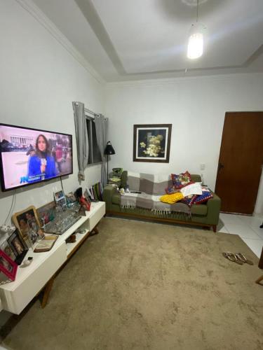 Et tv og/eller underholdning på Apartamento com 2 quartos COP30