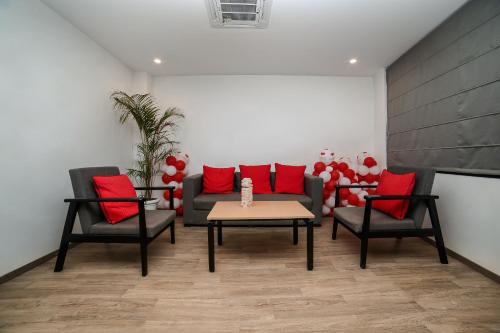 Khu vực ghế ngồi tại Hotel O Elite