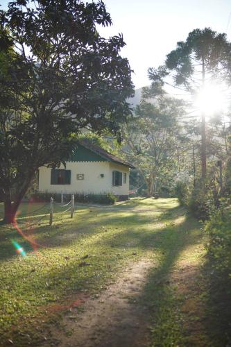 Taman di luar Casa Aconchegante próximo a LUMIAR