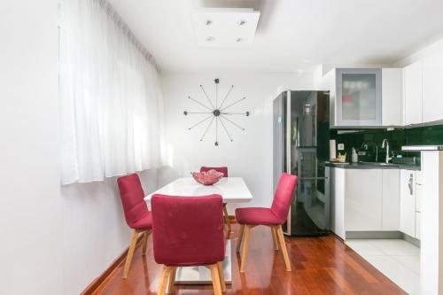 Apartments with WiFi Split - 24912
