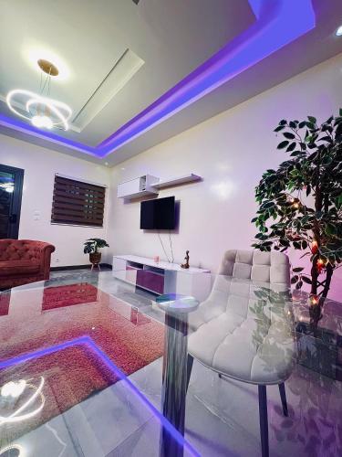 CATU Colors and Comfort, A Choice of Studios in Dakarにあるテレビまたはエンターテインメントセンター
