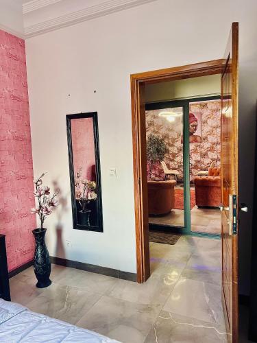 CATU Colors and Comfort, A Choice of Studios in Dakarにあるベッド