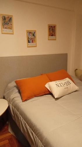 Una cama o camas en una habitación de Obelisco cityy