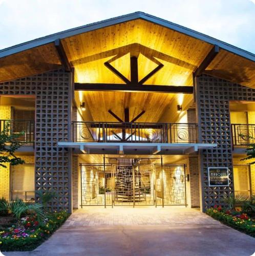 a large building with a balcony on top of it at Spring Deals Walk to Galleria Holiday Ready Unit 108 in Houston