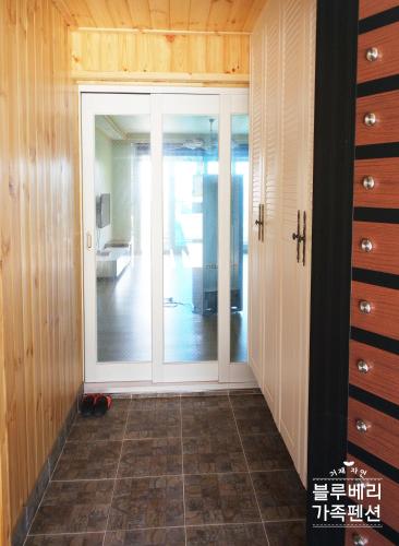 a hallway with a sliding glass door in a room at Geoje Blueberry Pension in Geoje 