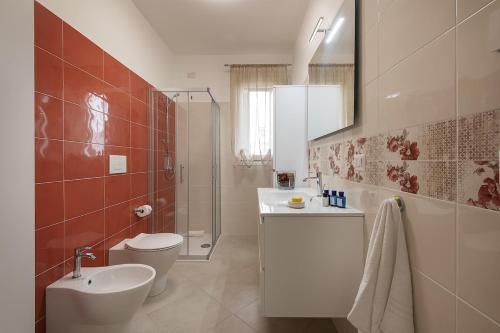 a bathroom with a white sink and a toilet at Merlata Suite - 8 min from M1 - private parking in Pero