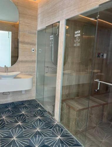 a bathroom with a glass shower and a sink at Marítima Playa Flamingos Renting 5i Richards in Bucerías