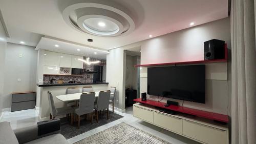 Η κουζίνα ή μικρή κουζίνα στο Apartamento disponível para a Cop 30