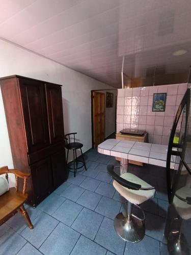 a kitchen with a counter and a table and chairs at Apartamentos Novoa in San José