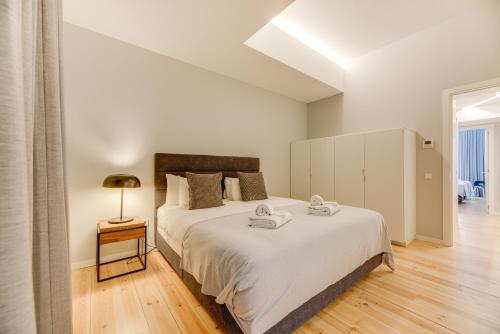 ' Exclusive Riverside Haven in Lisbon Top-Location '