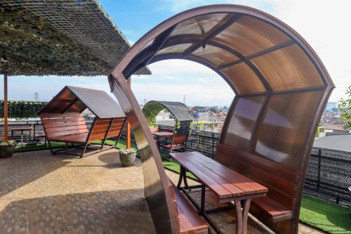 a group of benches sitting on top of a roof at NiHOTEL Cibaduyut Bandung in Bandung