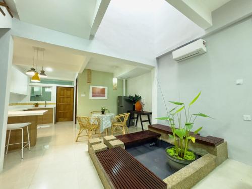 a living room with a fish tank in the middle at Gracious Green Gurney in George Town