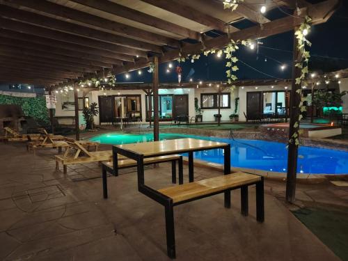 Hồ bơi trong/gần Hotel Cadillac