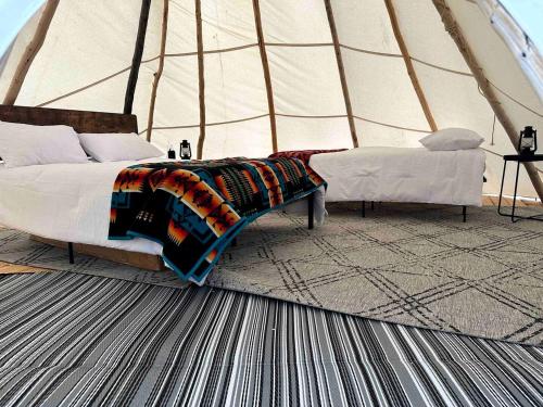 Fotografie z fotogalerie ubytování Rustic Elegance: Tipi Glamping by Wind River Mountains in Fort Washakie v destinaci Milford
