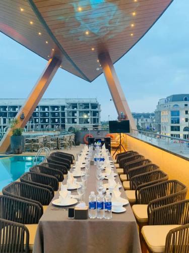 a long table on the roof of a building at Toàn Cầu Hotel Quảng Bình in Dong Hoi