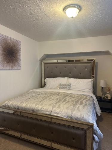 a bedroom with a large bed in a room at quiet and comfortable in Cleveland