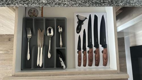 a utensil holder with knives and utensils at Brisa del Sol, next to the airport & MDS Casino in Concepción