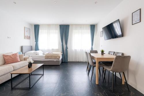 a living room with a couch and a table at 65m2 Apartment near Vienna - Up to 6 Guests - Self Check-in - Free Parking in Purkersdorf