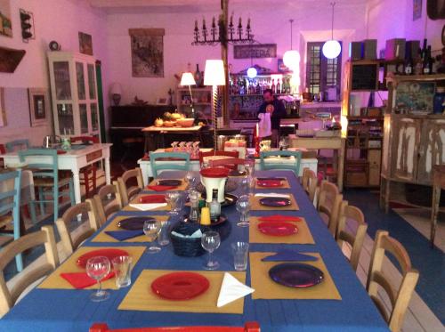Un restaurante o sitio para comer en L'Asino Vola