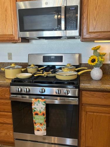 Gallery image of New Lux Sunflower House in Joshua Tree