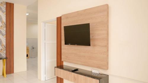 TV a/nebo společenská místnost v ubytování Kamela Guest House by Calli Rooms