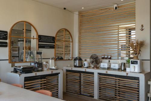 Η κουζίνα ή μικρή κουζίνα στο Blanca8 Pererenan 1 unit #7