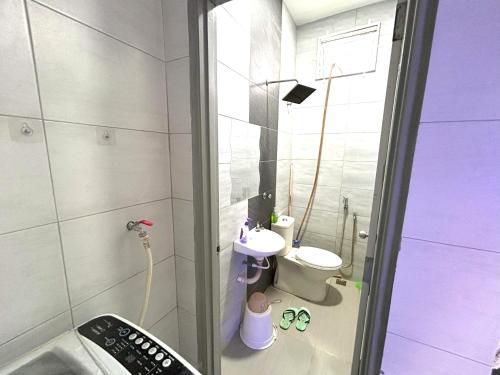 Ένα μπάνιο στο Homestay Kota Bharu ONE SERIBONG near Mydin mall Tunjong & Wakaf Che Yeh